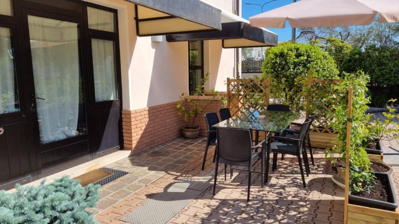 Fontana Oasis Apartments Кастельнуово-дель-Гарда Экстерьер фото